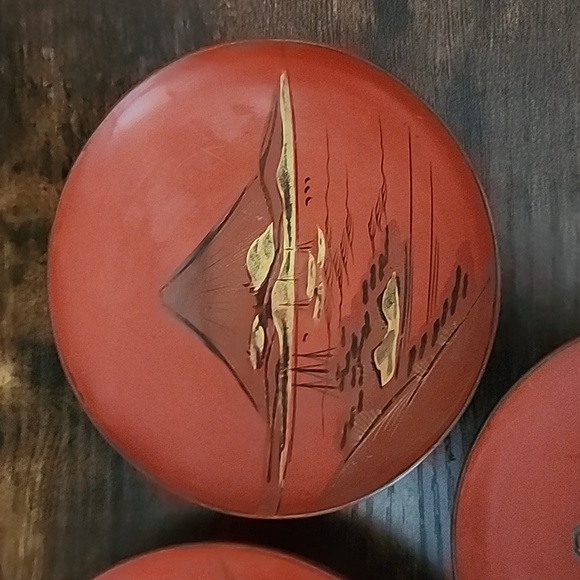 Vintage Japanese Laquerware Bowl Set with Mountain Design - Picture 5 of 11